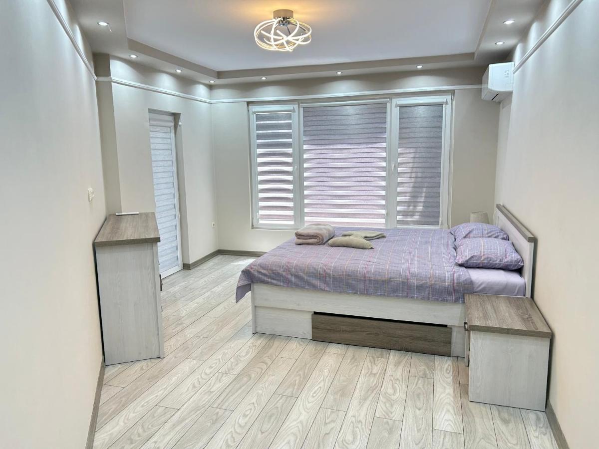 Apartament Deluxe Karina-Free Parking ブルガス エクステリア 写真